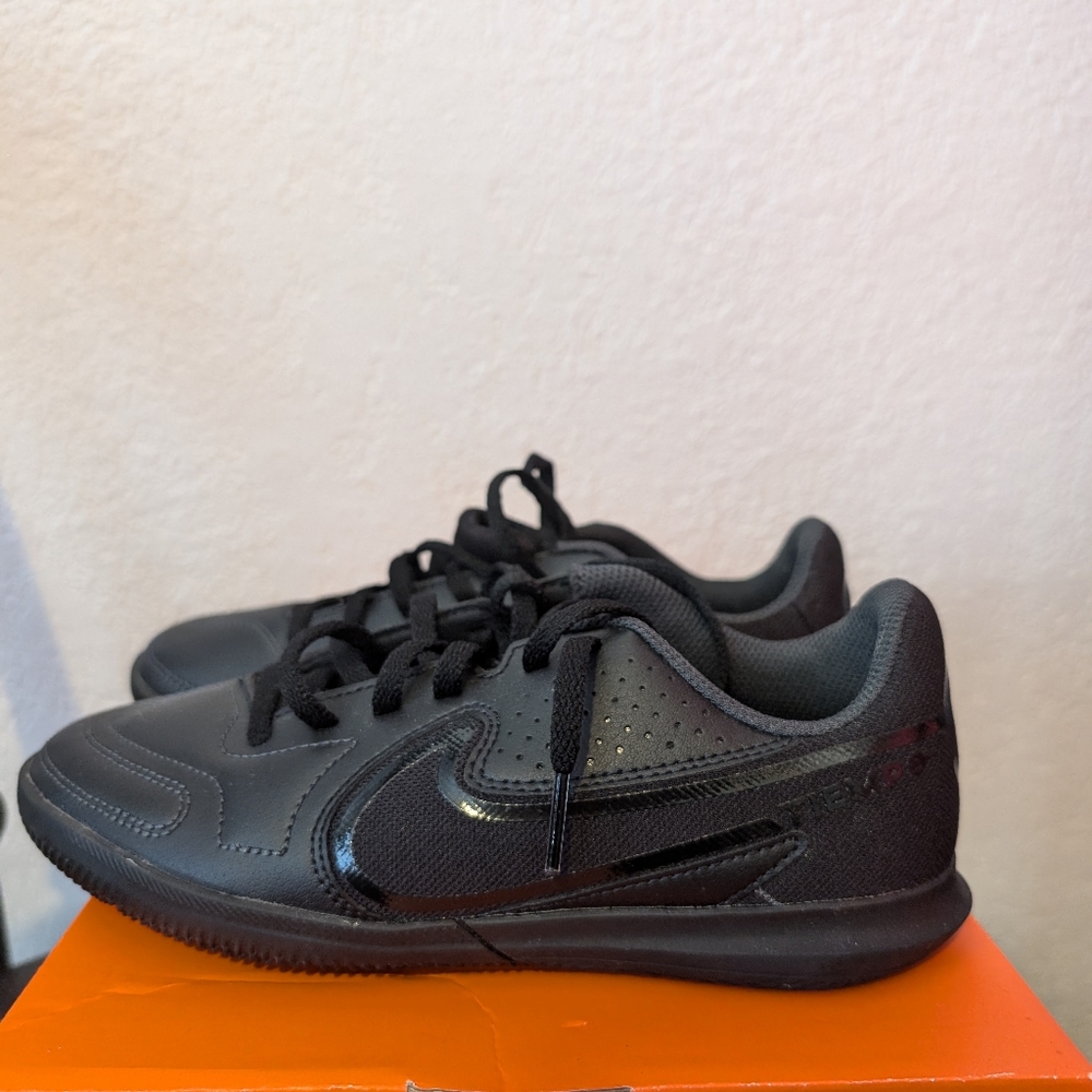 Nike boys jr  tiempo legend 9 indoor soccer shoes